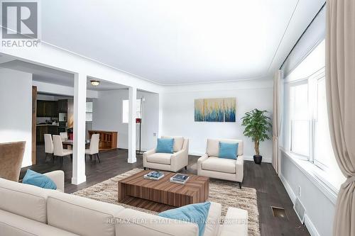 1077 Clearview Avenue, Burlington, ON - Indoor Photo Showing Living Room