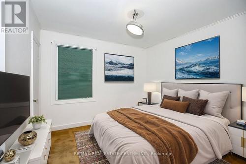 1077 Clearview Avenue, Burlington, ON - Indoor Photo Showing Bedroom