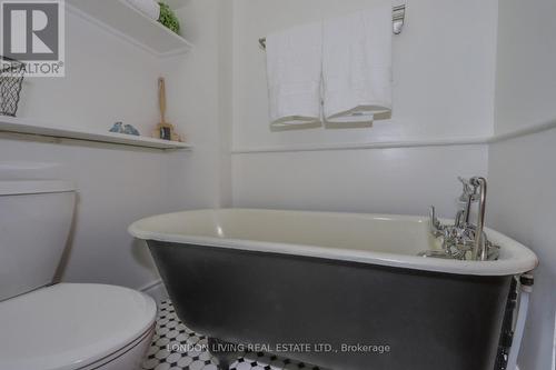 40 Askin Street, London, ON - Indoor Photo Showing Bathroom