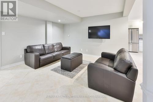 1472 Myron Drive, Mississauga, ON - Indoor Photo Showing Living Room