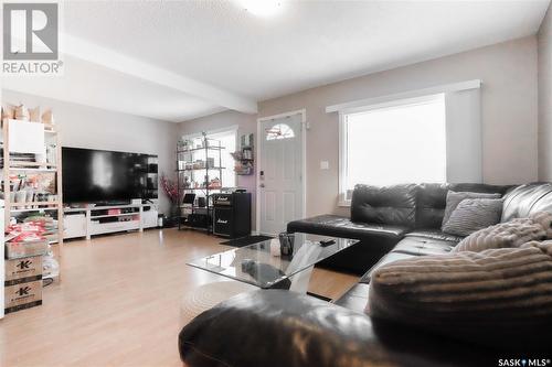 1332 Queen Street, Regina, SK - Indoor Photo Showing Living Room