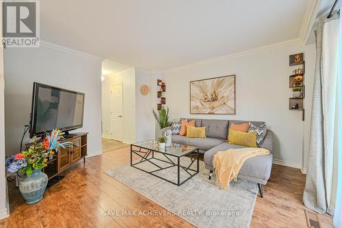 3315 Martins Pine Crescent, Mississauga, ON - Indoor Photo Showing Living Room