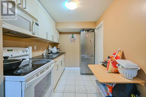 3315 Martins Pine Crescent, Mississauga, ON - Indoor Photo Showing Kitchen