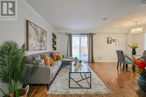 3315 Martins Pine Crescent, Mississauga, ON - Indoor Photo Showing Living Room