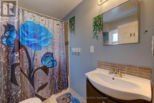 21 Mayflower Avenue, Hamilton, ON - Indoor Photo Showing Bathroom