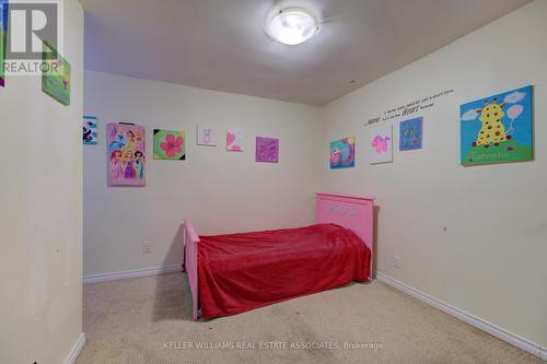 21 Mayflower Avenue, Hamilton, ON - Indoor Photo Showing Bedroom