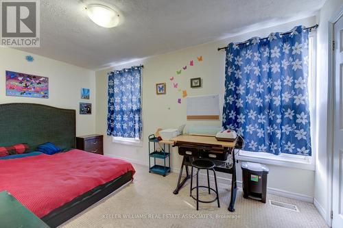 21 Mayflower Avenue, Hamilton, ON - Indoor Photo Showing Bedroom