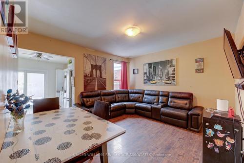 21 Mayflower Avenue, Hamilton, ON - Indoor Photo Showing Living Room