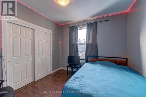 21 Mayflower Avenue, Hamilton, ON - Indoor Photo Showing Bedroom