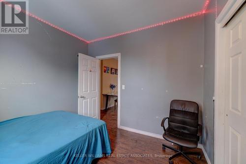 21 Mayflower Avenue, Hamilton, ON - Indoor Photo Showing Bedroom