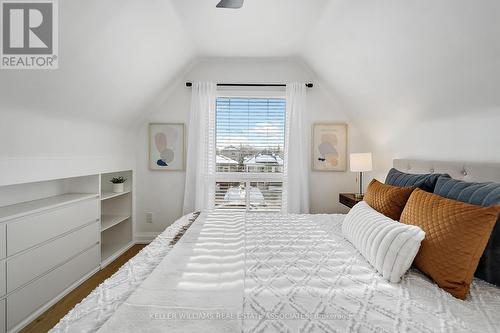 29 Newlands Avenue, Hamilton, ON - Indoor Photo Showing Bedroom