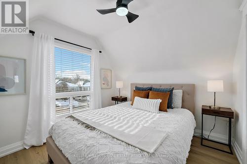 29 Newlands Avenue, Hamilton, ON - Indoor Photo Showing Bedroom