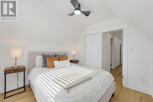 29 Newlands Avenue, Hamilton, ON - Indoor Photo Showing Bedroom