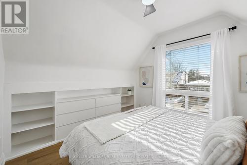 29 Newlands Avenue, Hamilton, ON - Indoor Photo Showing Bedroom