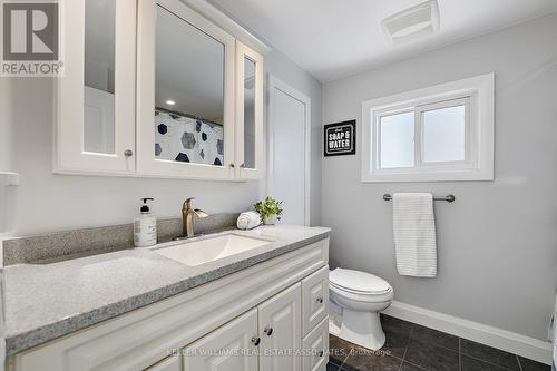 29 Newlands Avenue, Hamilton, ON - Indoor Photo Showing Bathroom