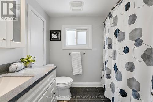 29 Newlands Avenue, Hamilton, ON - Indoor Photo Showing Bathroom