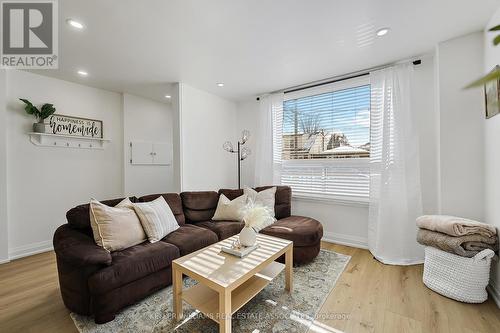 29 Newlands Avenue, Hamilton, ON - Indoor Photo Showing Living Room