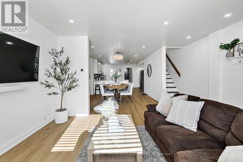 29 Newlands Avenue, Hamilton, ON - Indoor Photo Showing Living Room