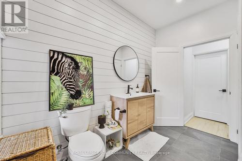 97 Garfield Avenue S, Hamilton, ON - Indoor Photo Showing Bathroom