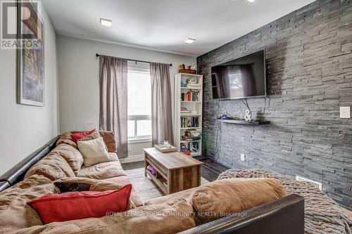 97 Garfield Avenue S, Hamilton, ON - Indoor Photo Showing Living Room