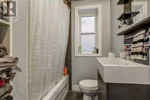 97 Garfield Avenue S, Hamilton, ON - Indoor Photo Showing Bathroom