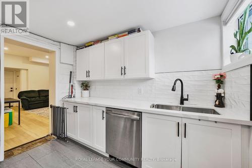 97 Garfield Avenue S, Hamilton, ON - Indoor Photo Showing Kitchen