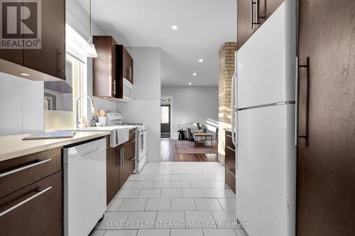 108 Rectory Street, London, ON - Indoor Photo Showing Kitchen With Upgraded Kitchen