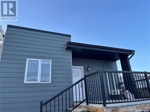 207 1St Avenue W, Kindersley, SK - Outdoor With Exterior