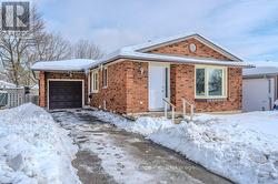 28 SUMMERHILL CRESCENT  Kitchener, ON N2N 2Y1