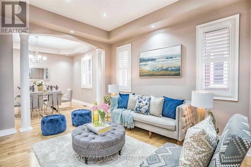 3274 Erin Centre Boulevard, Mississauga, ON - Indoor Photo Showing Living Room