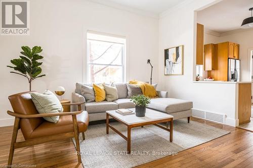 119 Ray Street S, Hamilton, ON - Indoor Photo Showing Living Room