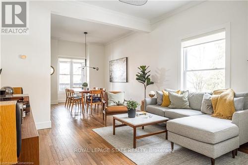 119 Ray Street S, Hamilton, ON - Indoor Photo Showing Living Room