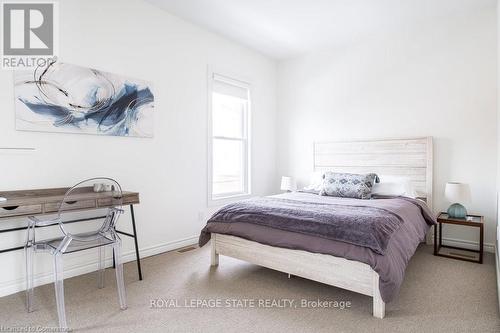 119 Ray Street S, Hamilton, ON - Indoor Photo Showing Bedroom