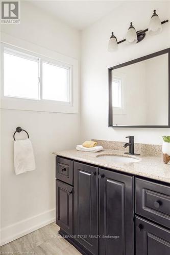 119 Ray Street S, Hamilton, ON - Indoor Photo Showing Bathroom