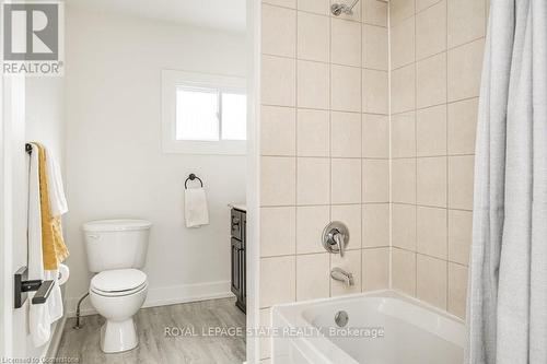 119 Ray Street S, Hamilton, ON - Indoor Photo Showing Bathroom