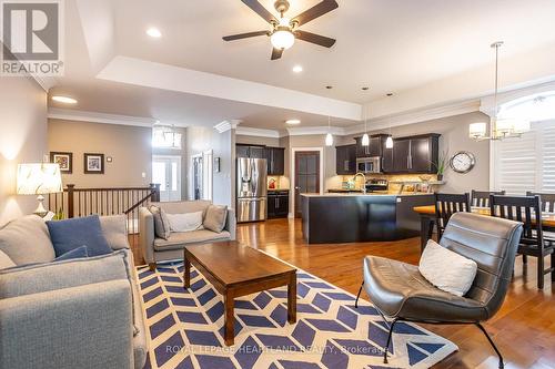 3399 Crane Avenue, London, ON - Indoor Photo Showing Living Room