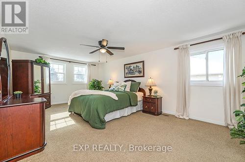 2048 Parklane Crescent, Burlington, ON - Indoor Photo Showing Bedroom