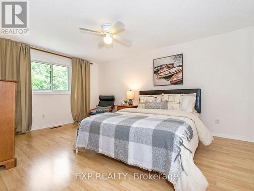 2048 Parklane Crescent, Burlington, ON - Indoor Photo Showing Bedroom