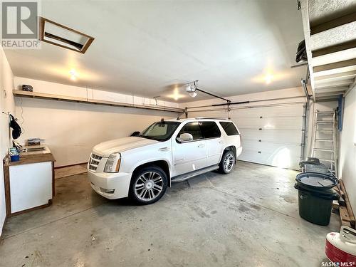 417 East Place, Saskatoon, SK - Indoor Photo Showing Garage