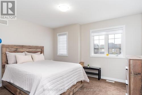 313 Freure Drive, Cambridge, ON - Indoor Photo Showing Bedroom