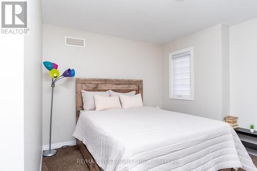 313 Freure Drive, Cambridge, ON - Indoor Photo Showing Bedroom