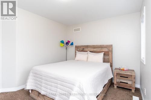 313 Freure Drive, Cambridge, ON - Indoor Photo Showing Bedroom