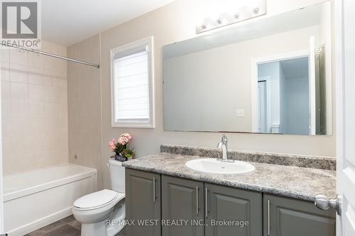 313 Freure Drive, Cambridge, ON - Indoor Photo Showing Bathroom