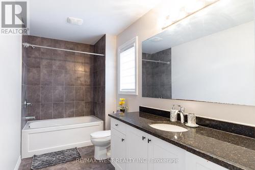 313 Freure Drive, Cambridge, ON - Indoor Photo Showing Bathroom