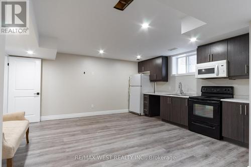 313 Freure Drive, Cambridge, ON - Indoor Photo Showing Kitchen