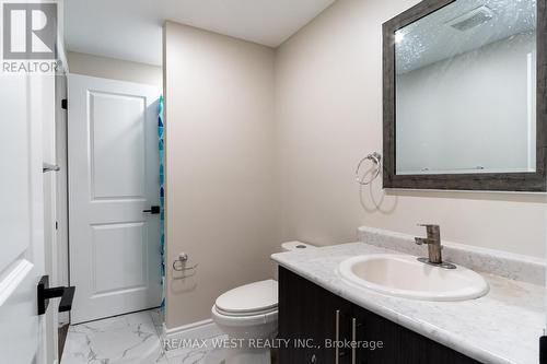 313 Freure Drive, Cambridge, ON - Indoor Photo Showing Bathroom