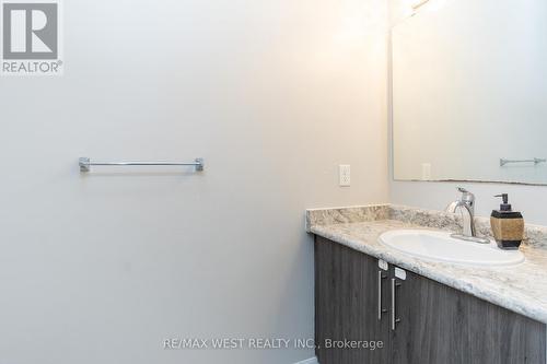 313 Freure Drive, Cambridge, ON - Indoor Photo Showing Bathroom