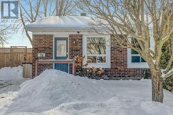 79 MORTON DRIVE  Ottawa, ON K2L 1W9