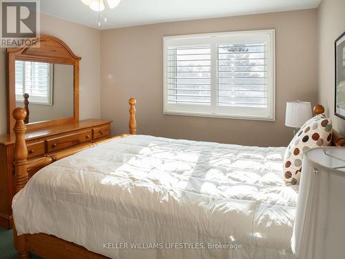 515 Barker Street, London, ON - Indoor Photo Showing Bedroom