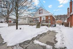 240 CLOVERDALE AVENUE  Hamilton, ON L9K 4M6